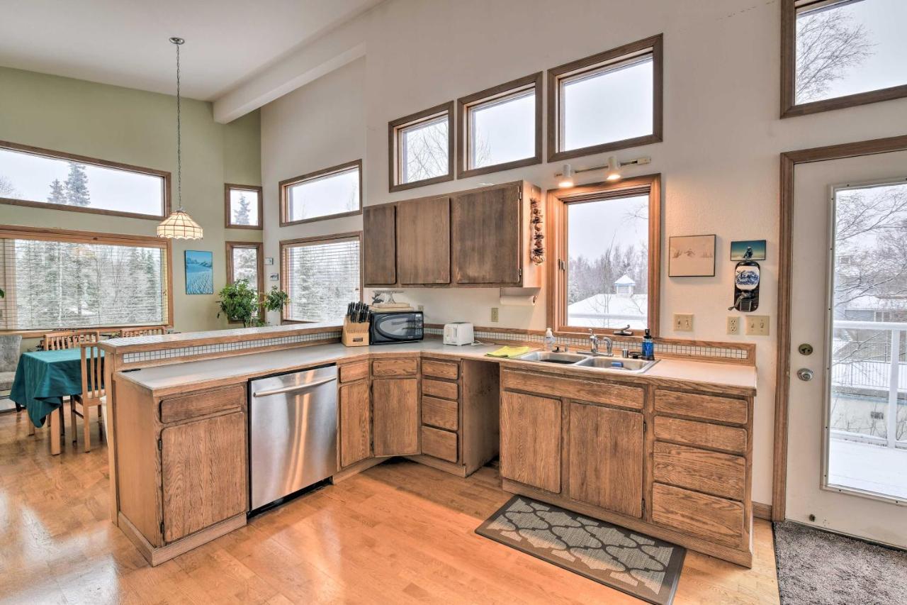 Spacious Family Home With Deck And Million-Dollar View Anchorage Extérieur photo