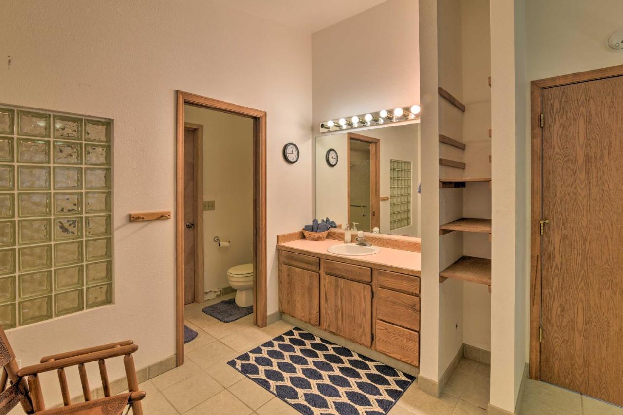 Spacious Family Home With Deck And Million-Dollar View Anchorage Extérieur photo