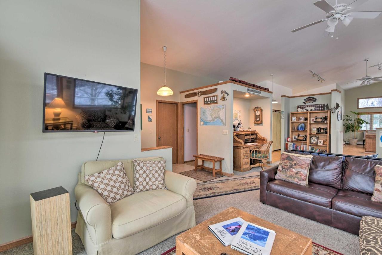 Spacious Family Home With Deck And Million-Dollar View Anchorage Extérieur photo